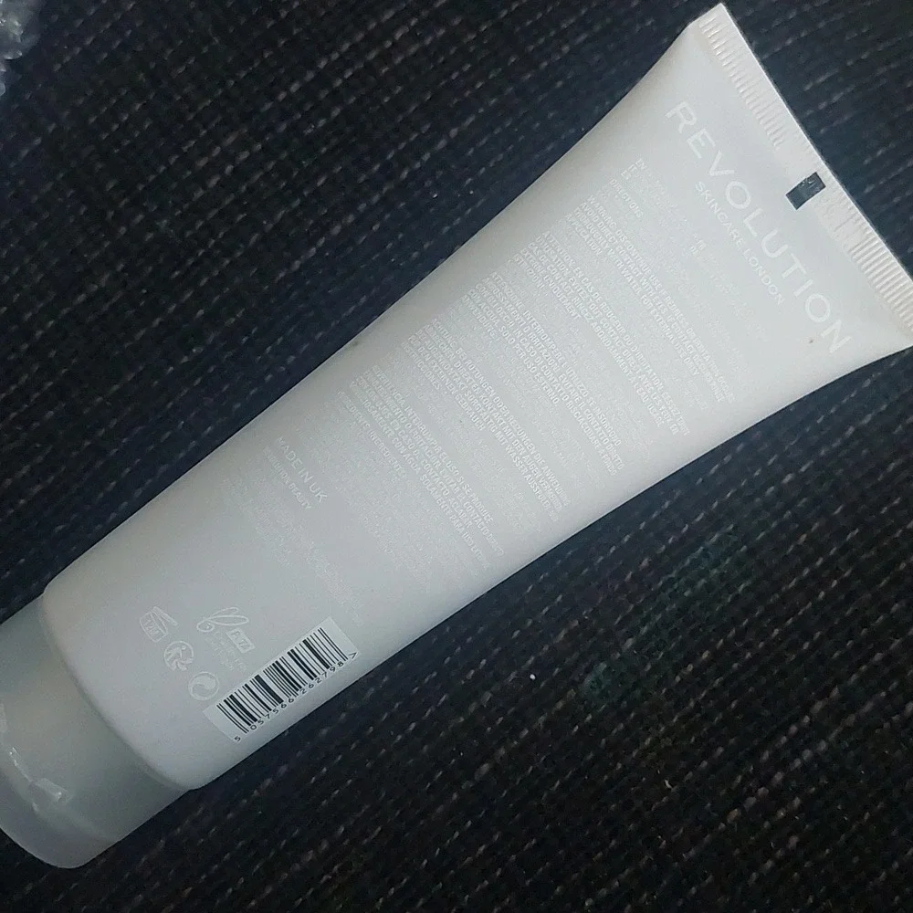 Makeup Revolution new seal